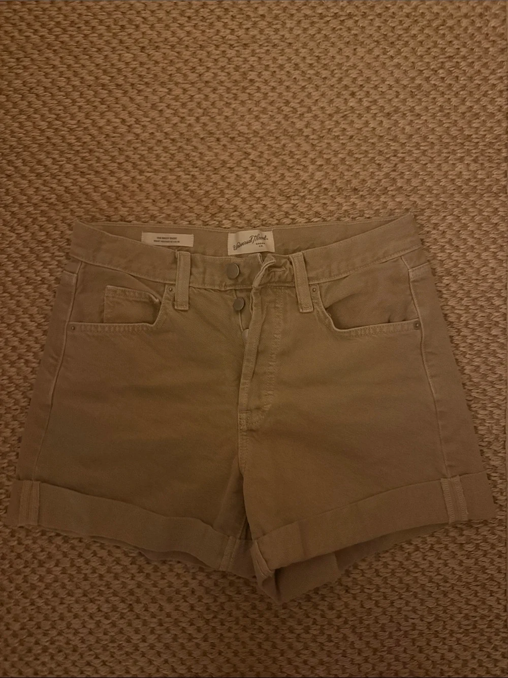 Universal thread 90s baggy short tan size 2